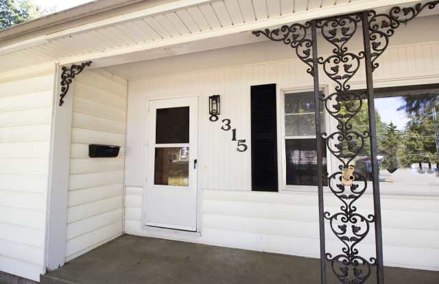 8315 East Gregory Boulevard Gallery 1