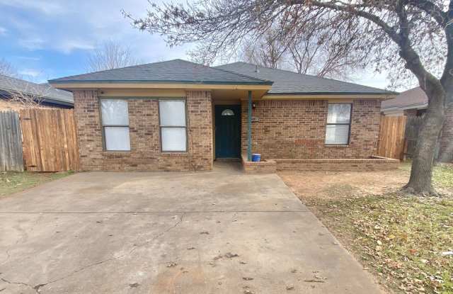 3 bed 1 bath now available in southeast Lubbock Gallery 1