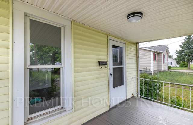 Single-Family Home 2BR/1BA with Garage & Fenced Yard! -908 7th St NE Gallery 4