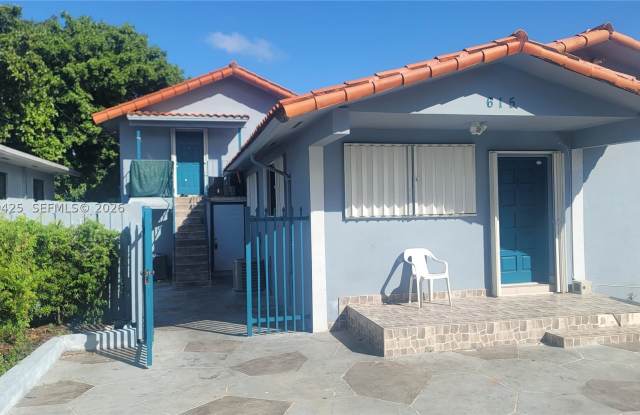 615 NW 25th Ct Gallery 2