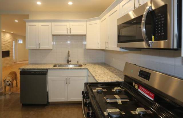 1637 Clybourn Gallery 2