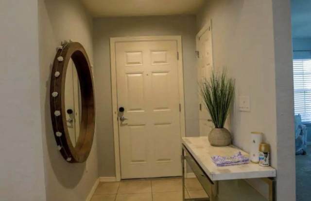 1010 Rivershore Ave photos photos