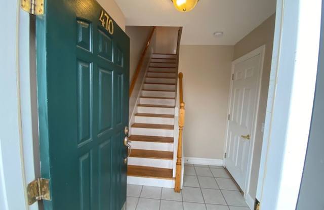 Available Large Townhome in Christiansburg! Gallery 4