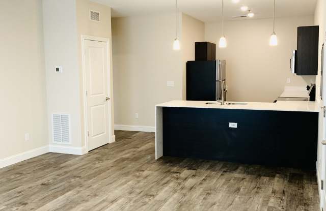 1235 Kenilwood Way Gallery 3