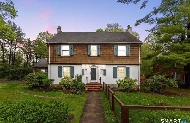 400 Quaker Lane N photos photos