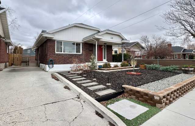 Remodeled 3 Bedroom Home - Pets Welcome + Big Backyard Basement! photos photos Remodeled 3 Bedroom Home - Pets Welcome + Big Backyard Basement! photos photos