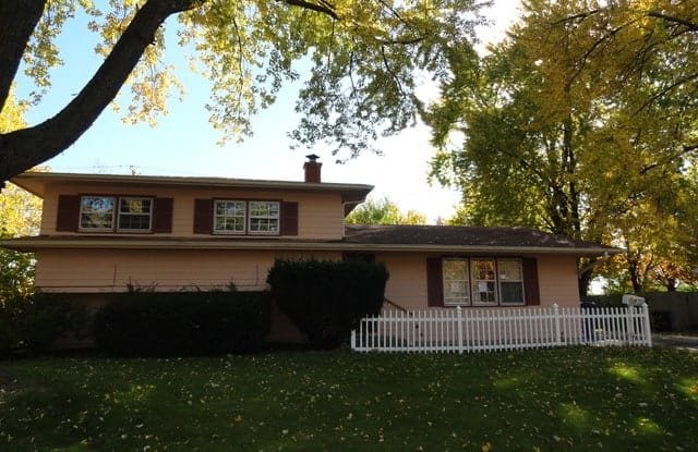 424 Tupelo Drive - 424 Tupelo Drive, Naperville, IL 60540
