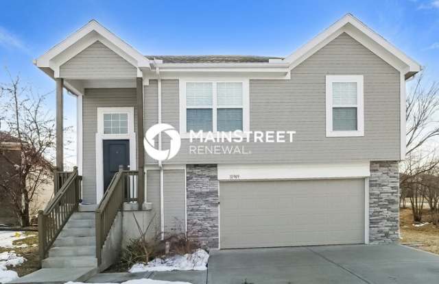 10909 Highview Road - 10909 Highview Road, Peculiar, MO 64078