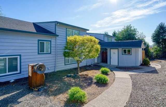Small Peaceful Property on Acreage Gallery 2