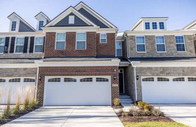 3 BED 2.5 BATH CONDO IN THE HEART OF PLYMOUTH photos photos