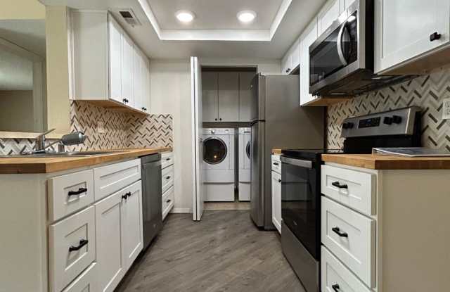 AVAILABLE 8/11 - 2 bed / 2 bath rennovated condo! $1800/ mo photos photos