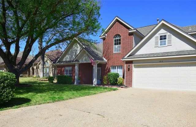 AMAZING 4 (or 5) bedroom home with a relaxing back yard! photos photos