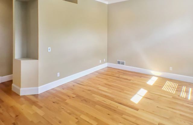 1937 South Logan St Gallery 4