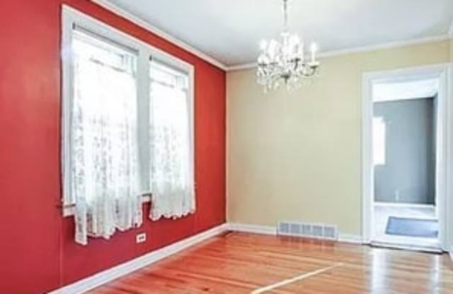5653 North Ozanam Avenue Gallery 3