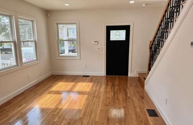 13 Locust Avenue Gallery 4