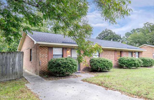 804 W Anderson Street - 804 West Anderson Street, Selma, NC 27576