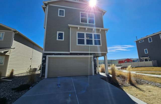 Spacious 3 Bed 3 bath house in 80916! photos photos