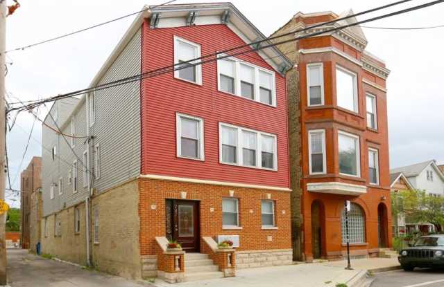 747 North Noble St. photos photos