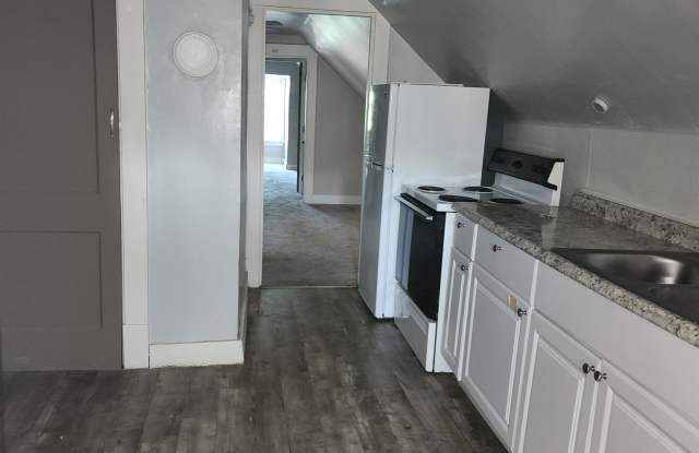 407 Franklin Street - 3 photos photos