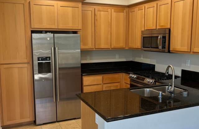 Stylish Willow Glen Townhome with Dual Master Suites, High Ceilings  Modern Upgrades! photos photos