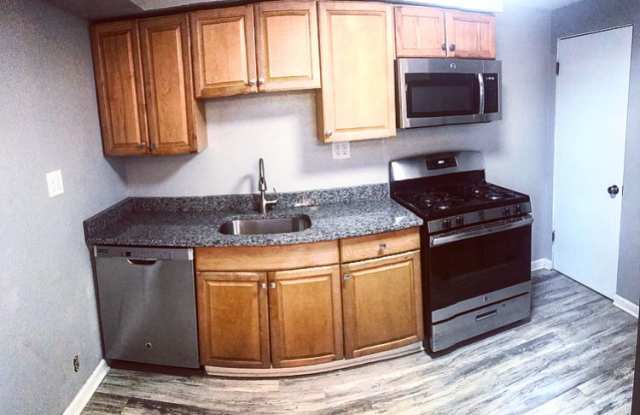 2 BR / 1 Bath Townhome - Swissvale Convenience! Gallery 3