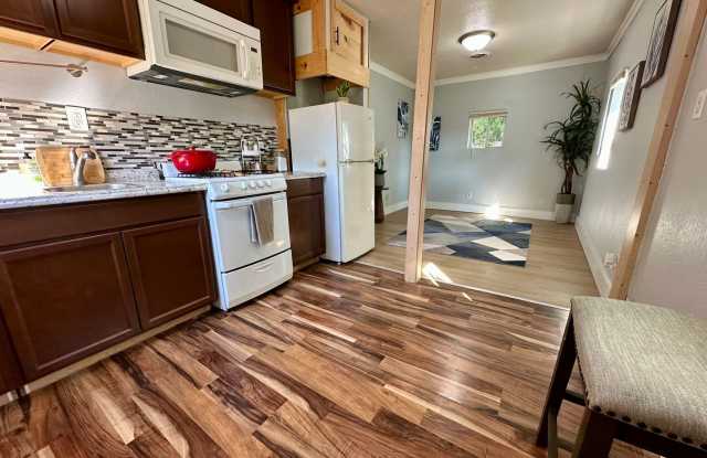 1 bed, 1 bath home for rent in quiet Waterloo neighborhood photos photos