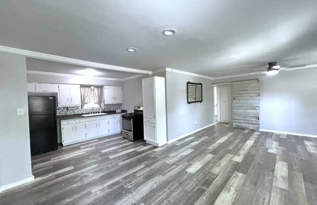 Renovated 3/1 Home Near Downtown Taylor photos photos