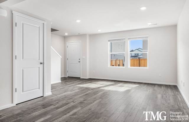 Wonderful 3 Bed 2.5 Bath Townhome in Orchards! photos photos