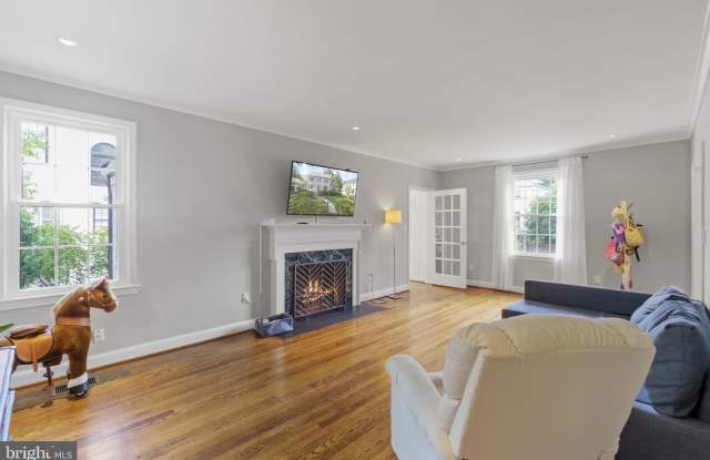 3901 WOODBINE Street Gallery 4