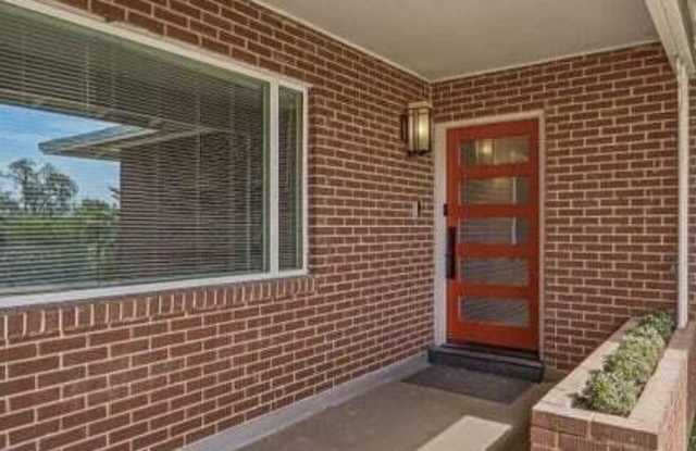 4236 BUCKINGHAM Drive Gallery 2