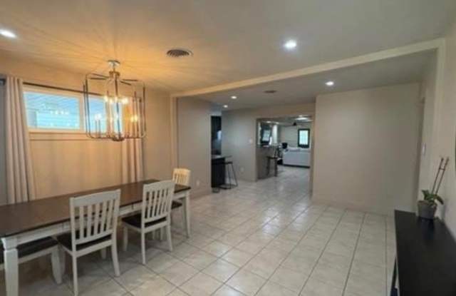 3512 LAKE VILLA Drive Gallery 3