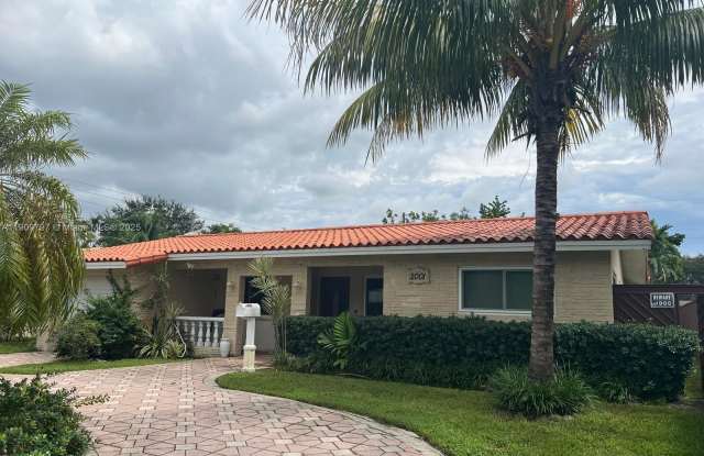 2001 N 41st Ave photos photos