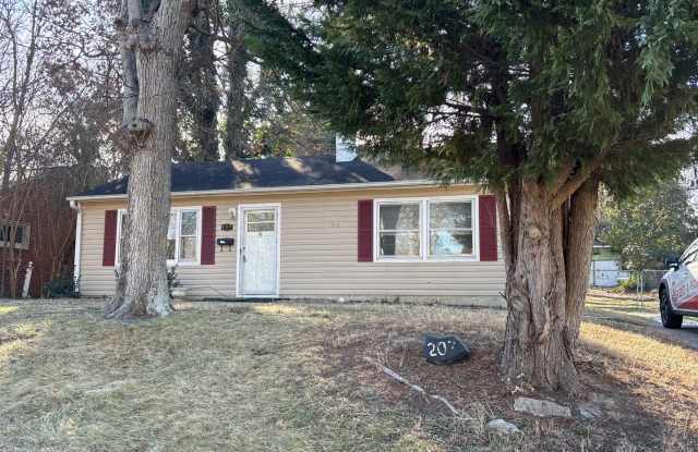 3-Bedroom convenient to South Elm-Eugene and I-40 photos photos