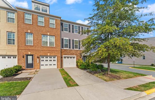 8838 ENGLEWOOD FARMS Drive Gallery 1
