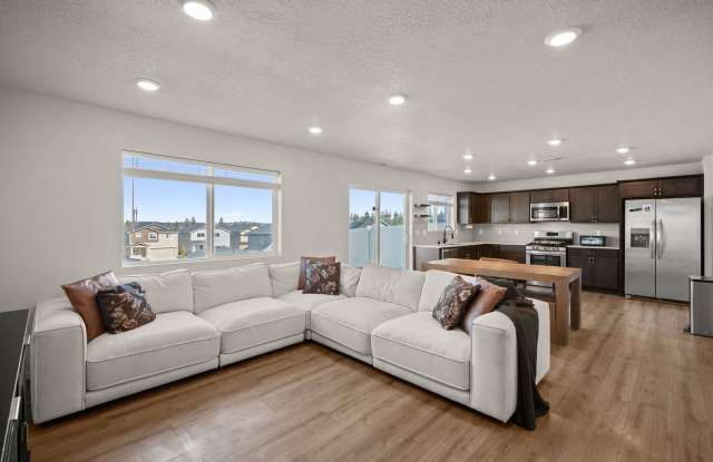 Beautiful 2022 Built Home With Views! photos photos