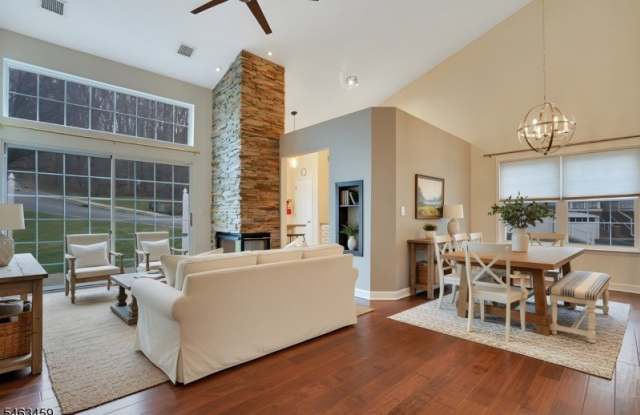 1606 Windsor Ct Gallery 1