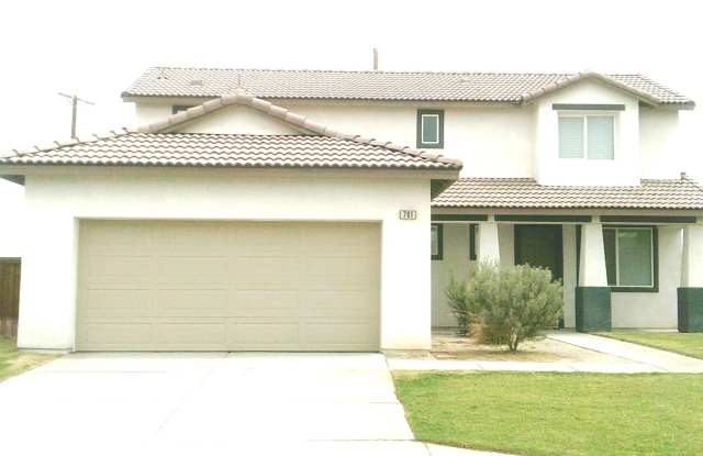 Charming House featuring 5 beds/3 baths Available for Rent - 701 Dawm Court, Imperial, CA 92251