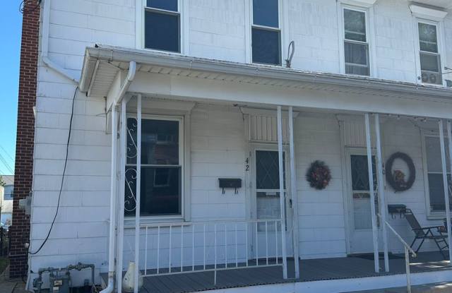 3 bedroom home in Palmyra-Most utilities included - 42 North Chestnut Street, Palmyra, PA 17078 3 bedroom home in Palmyra-Most utilities included - 42 North Chestnut Street, Palmyra, PA 17078