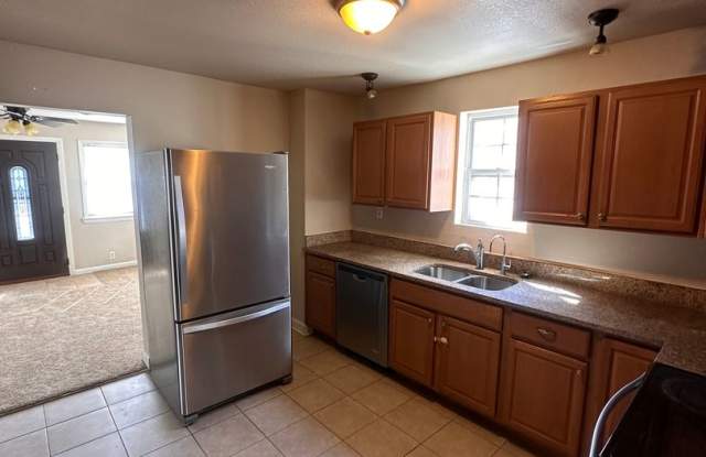 4 Bedroom 2 Bathroom Home in Norfolk! Gallery 4