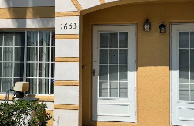 1653 Fluorshire Dr - 1653 Fluorshire Drive, Brandon, FL 33511