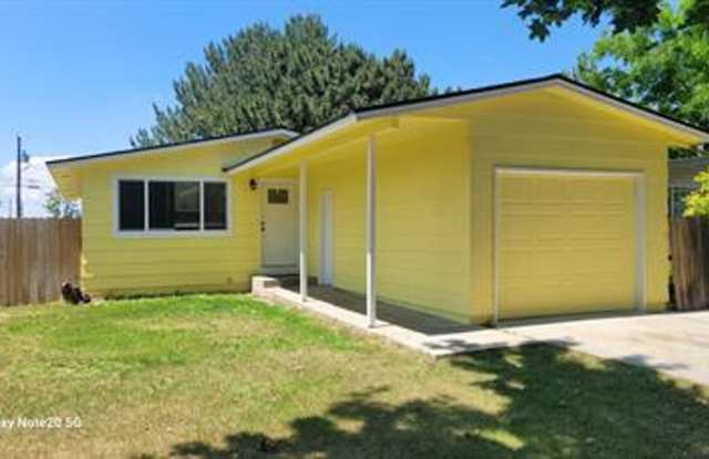 3 bd/1 ba Available - 1217 S Juniper St photos photos