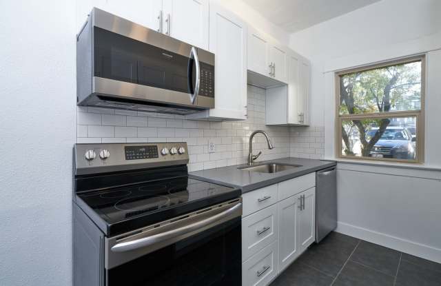1421 On Queen Anne Gallery 4