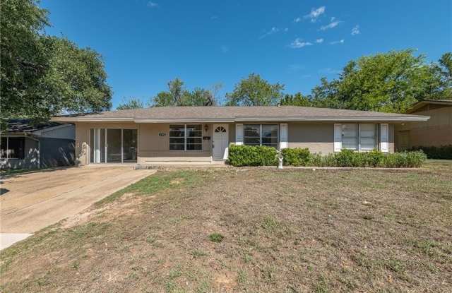 1702 E Wm J Bryan Parkway Gallery 1