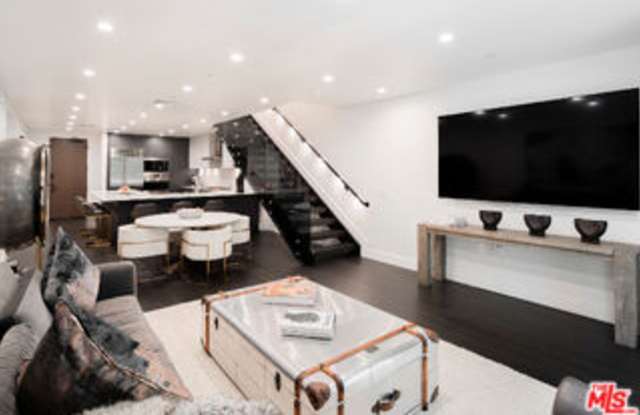 724 Croft Avenue Gallery 1