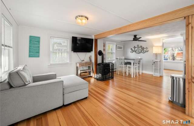 121 Shore Road Gallery 3