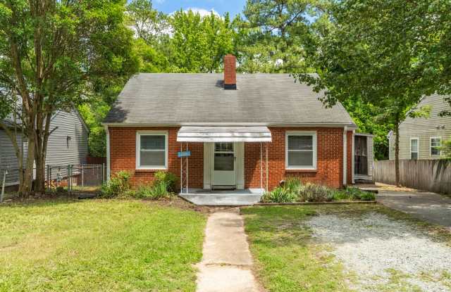 Perfect Location! 2BR/1BA Home Near Duke & Downtown Durham Gallery 3
