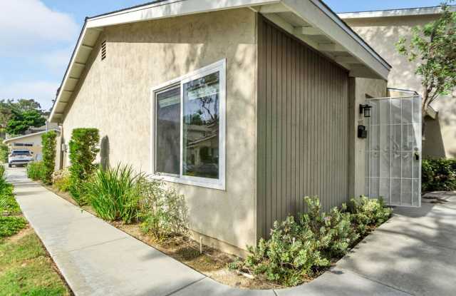 Nice two bedroom/one bath townhome in UTC. Available immediately! photos photos