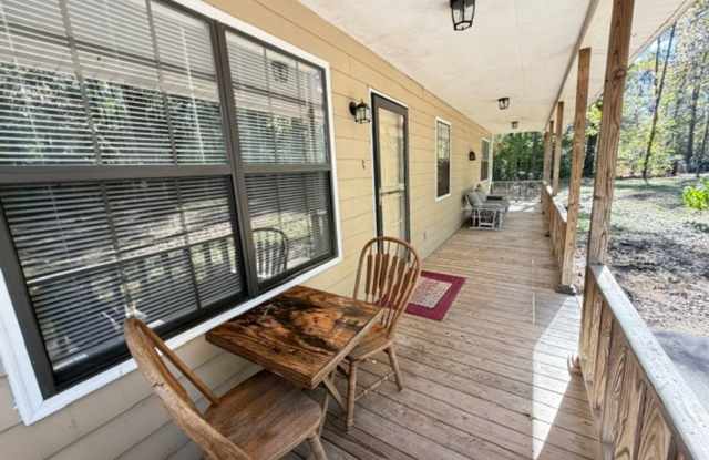 3Bedroom 2 Bath House w/ attached Garage Gallery 3