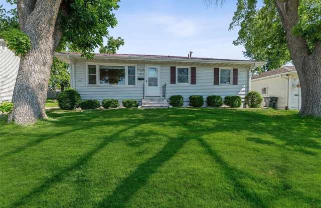 1632 47th St NE – Cedar Rapids, IA photos photos