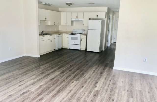 SPACIOUS 3BR/1BA Zephyrhills Duplex w/ Large Living Area! Gallery 3